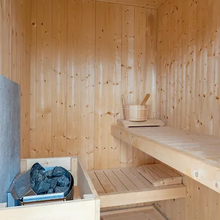 Houseboat *