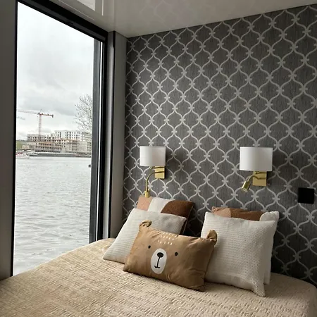 Houseboat Apartament *